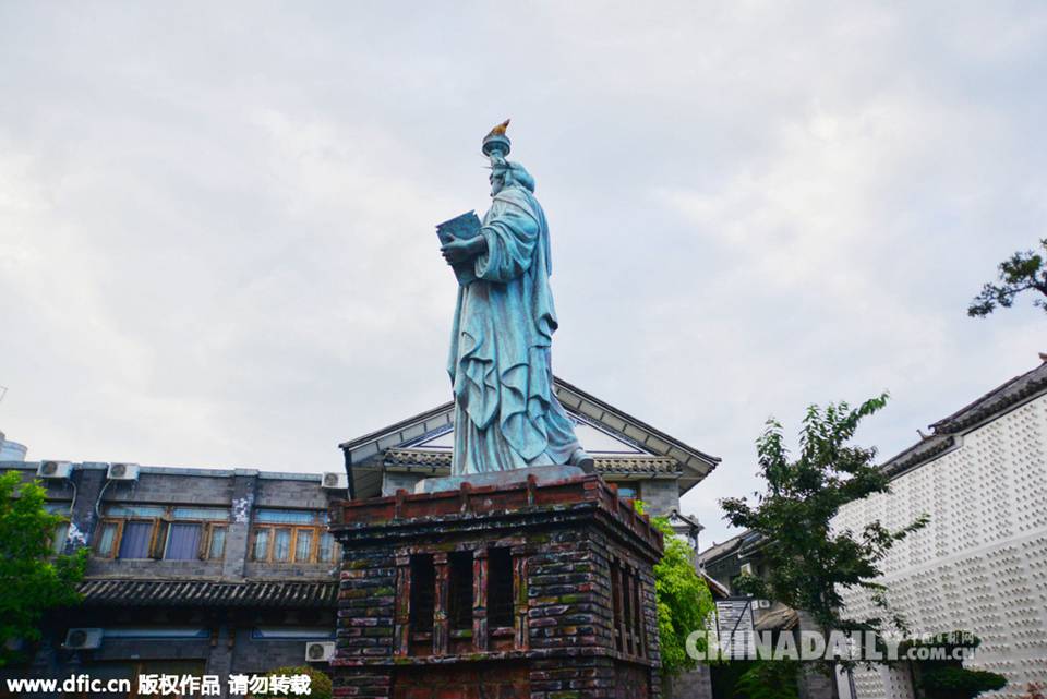 假装在纽约 大理竖起自由女神像