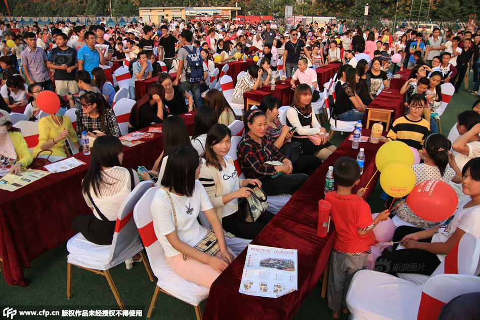 山东菏泽举办“万人相亲会”