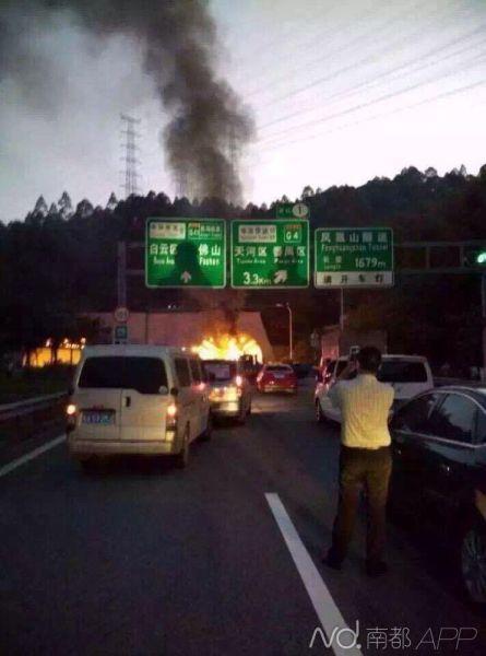 <em>广河高速</em>隧道里6车相撞 现场惨烈[1]- 中国日报