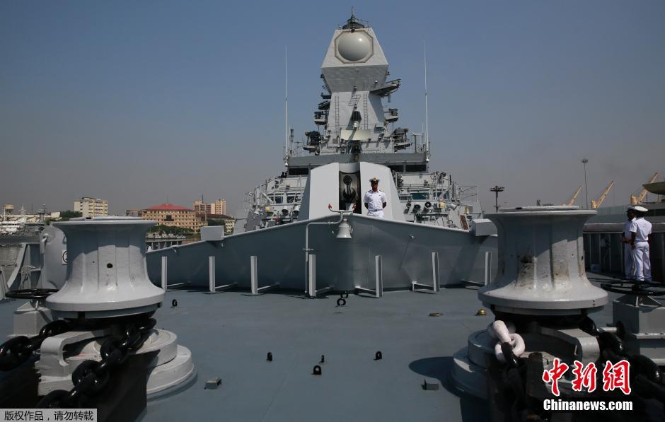 印度国产隐身驱逐舰“科钦号”亮相孟买即将入役