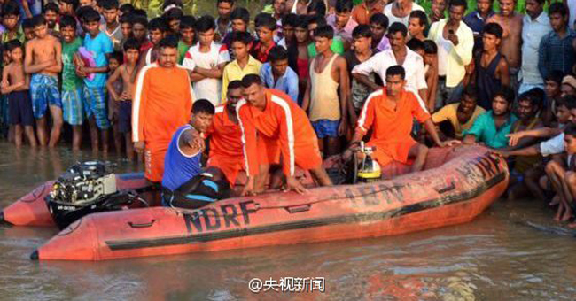 印度东北部发生翻船事故 至少50人失踪