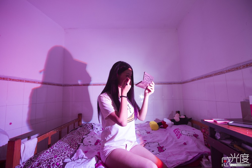 剽悍大二美女，整形丰胸当“胸模”