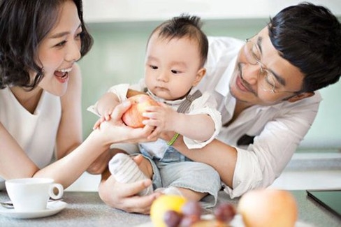 王菁何炅恋情曝光疑备孕 揭秘体娱圈隐秘恋情