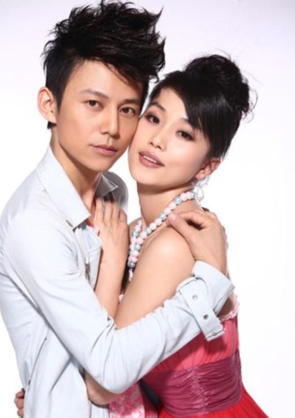 王菁何炅恋情曝光疑备孕 揭秘体娱圈隐秘恋情