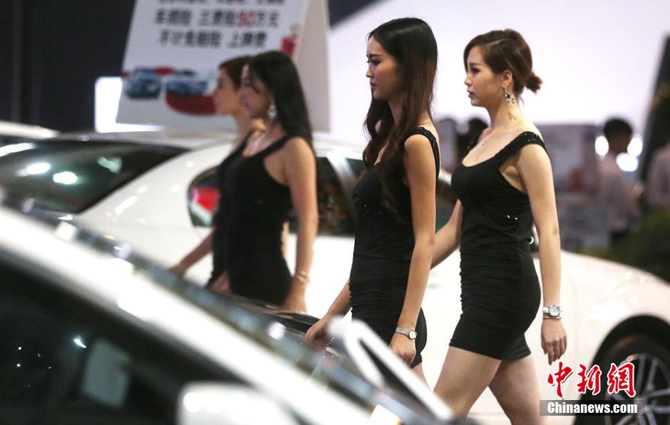 南京国际车展引爆国庆假期 香车美女秀不停