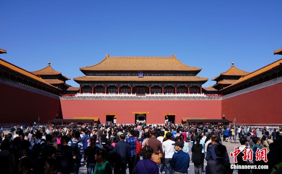 组图：国庆黄金周首日全国各地景区人头攒动