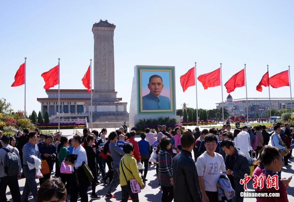 组图：国庆黄金周首日全国各地景区人头攒动