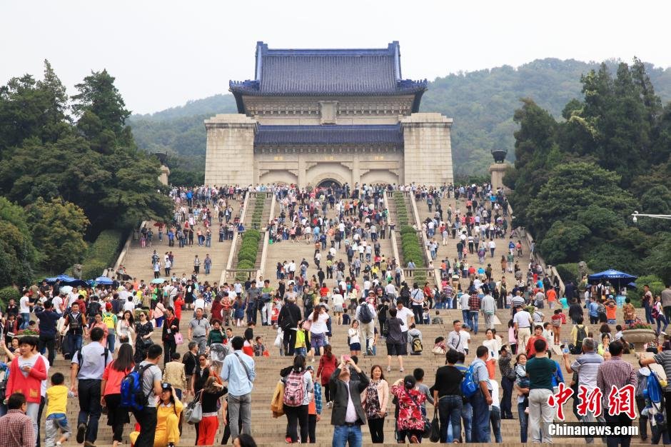 组图：国庆黄金周首日全国各地景区人头攒动