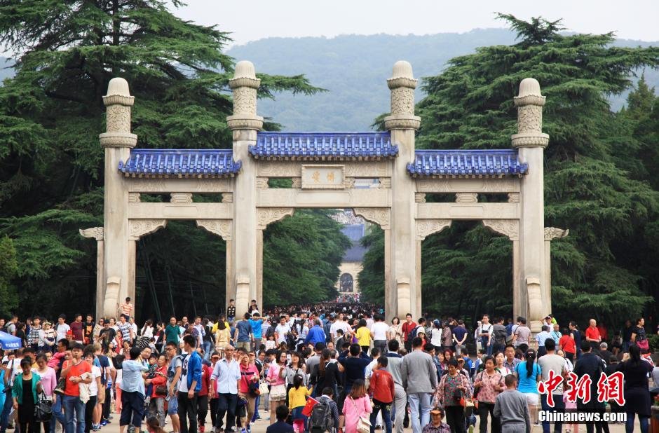 组图：国庆黄金周首日全国各地景区人头攒动