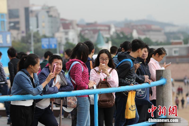 组图：国庆黄金周首日全国各地景区人头攒动