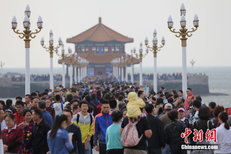 组图：国庆黄金周首日全国各地景区人头攒动
