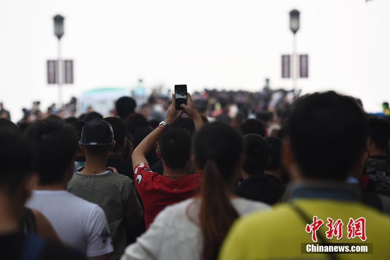 组图：国庆黄金周首日全国各地景区人头攒动