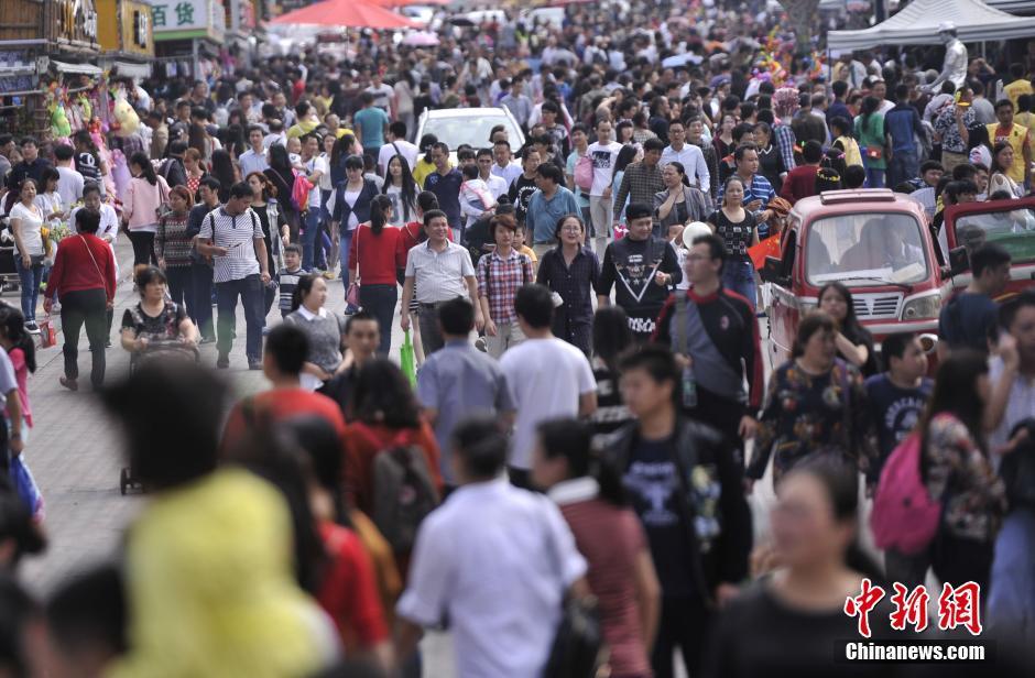 组图：国庆黄金周首日全国各地景区人头攒动