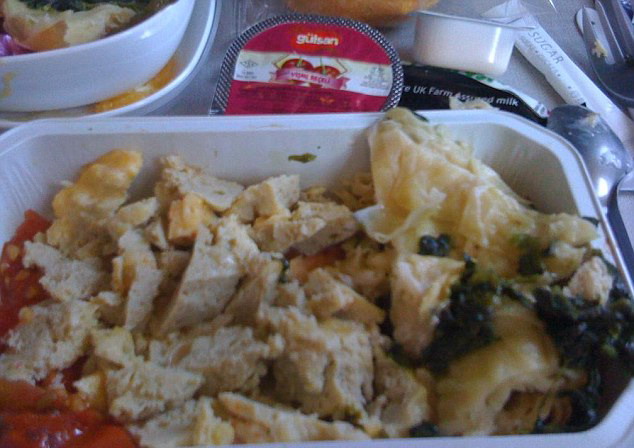 网友吐槽奇葩飞机餐 称“吃完不知道吃的啥”