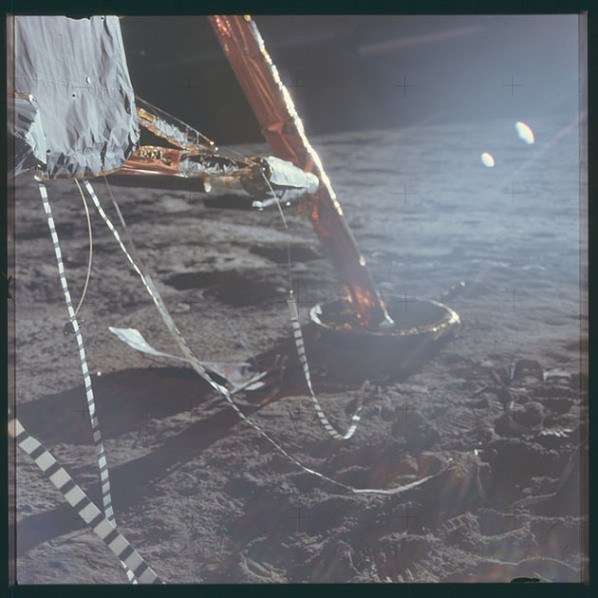 NASA公布8400多张历次阿波罗登月计划照片