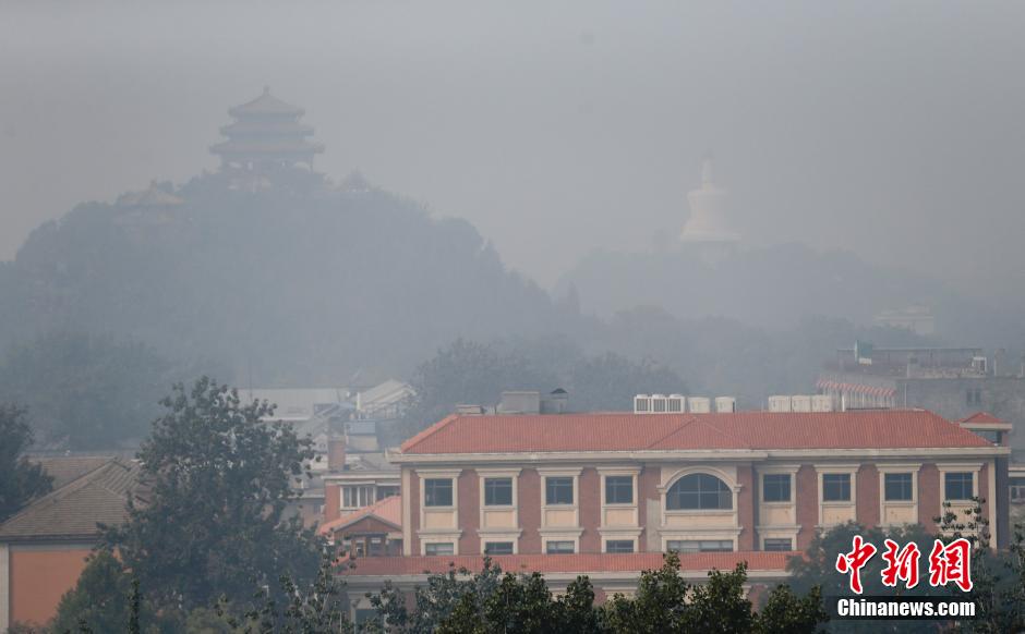 北京发布雾霾黄色预警 能见度低