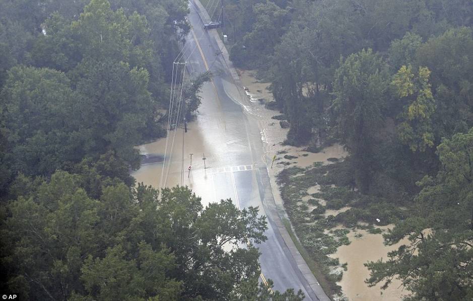 美国遭遇“千年一遇”的洪水 造成至少315起交通事故
