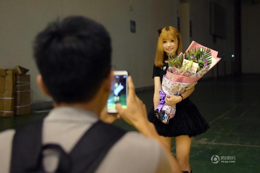 图片故事：校园里的职业coser