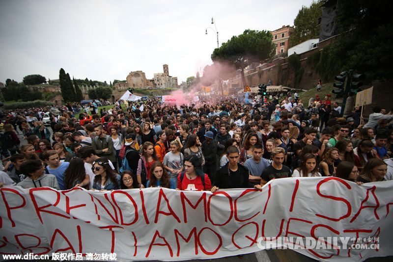 罗马数千名学生示威游行 抗议难民政策与财政紧缩