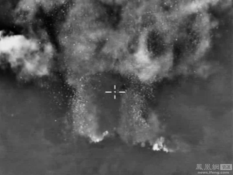 俄空袭叙利亚战机 投弹瞬间画面