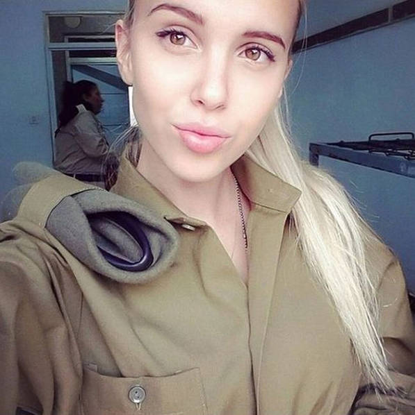 以色列超美模特入伍当兵