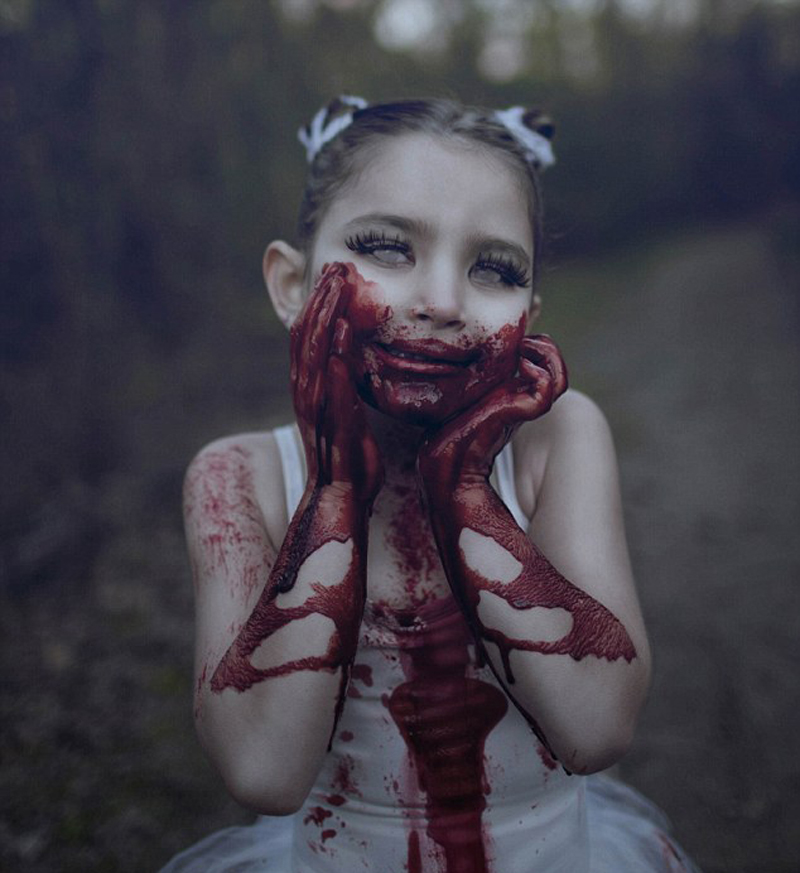 美摄影师重现恐怖儿童角色 令人胆战心惊