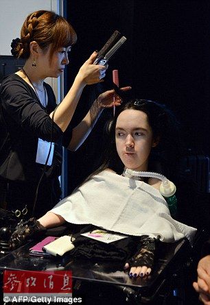 东京残疾人模特走秀 展示社会多样性