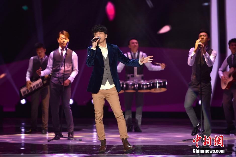 2015“中华小姐环球大赛”三甲出炉 郭洋子折桂