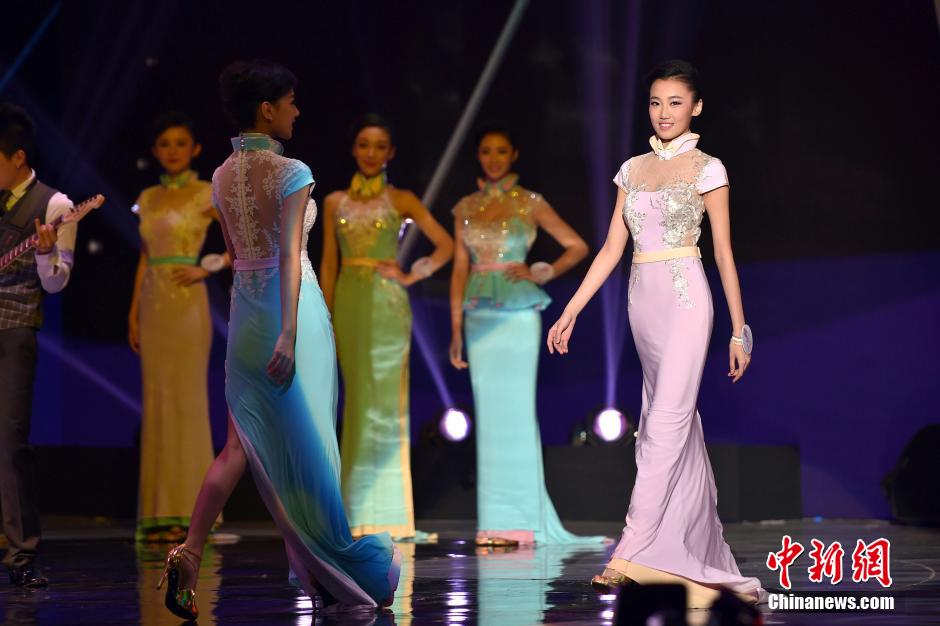 2015“中华小姐环球大赛”三甲出炉 郭洋子折桂