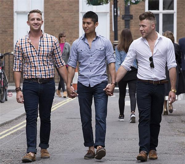 加拿大三个男同性恋宣布结婚组成家庭