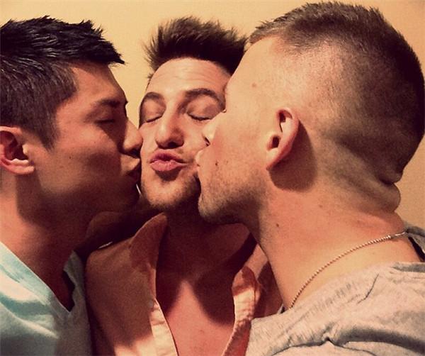 加拿大三个男同性恋宣布结婚组成家庭