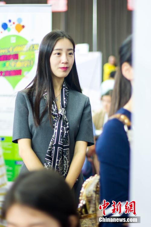 浙江传媒学院举行招聘会 现场美女云集
