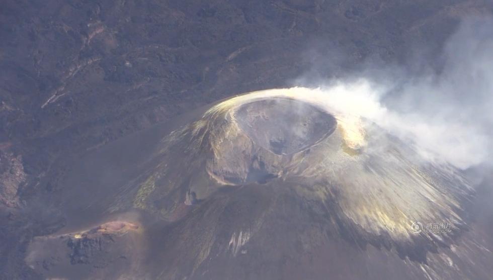 日本西之岛火山爆发 喷发量达到4亿吨