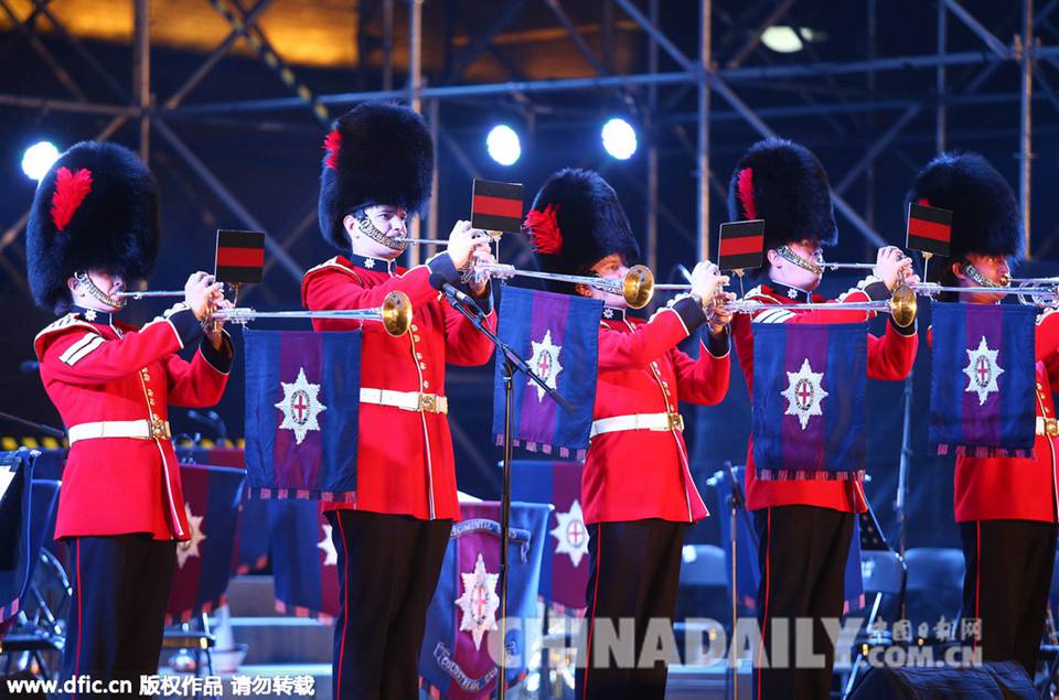 上海：英国女王近卫军乐队首秀尽展风采