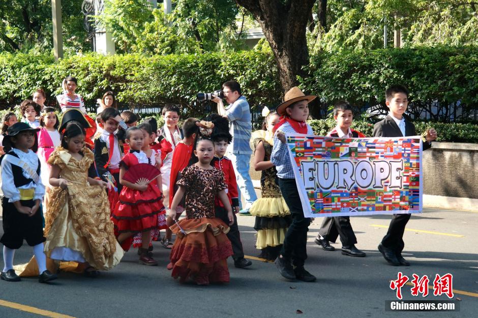 菲律宾校园盛装游行庆祝联合国日