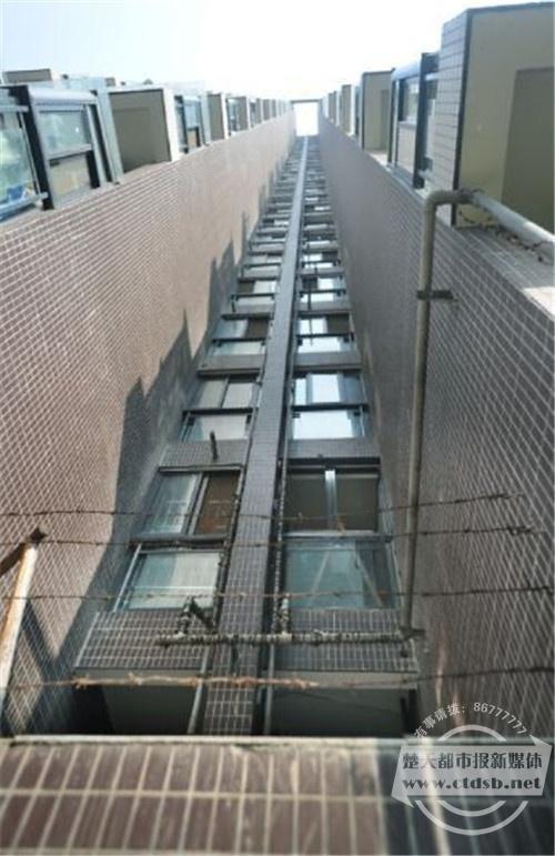 7岁 男童 从16楼 顺天然气管爬 到1楼[1]- 中国日报