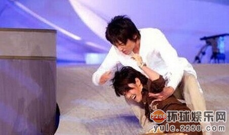 女星当年丑样被扒光 她们也有出糗的时候！