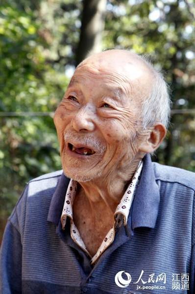 江西最长寿老人114岁 有子孙112人