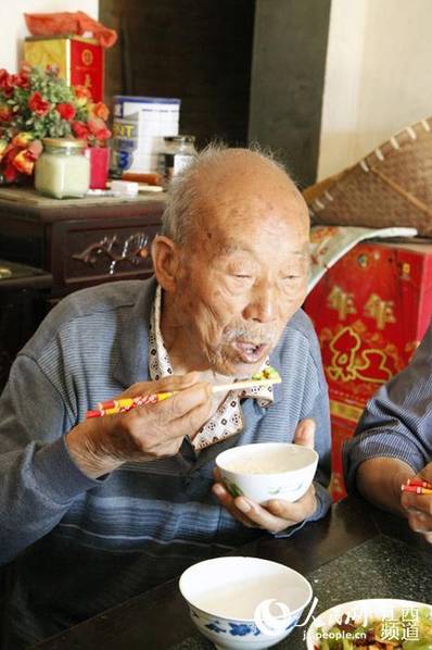 江西最长寿老人114岁 有子孙112人