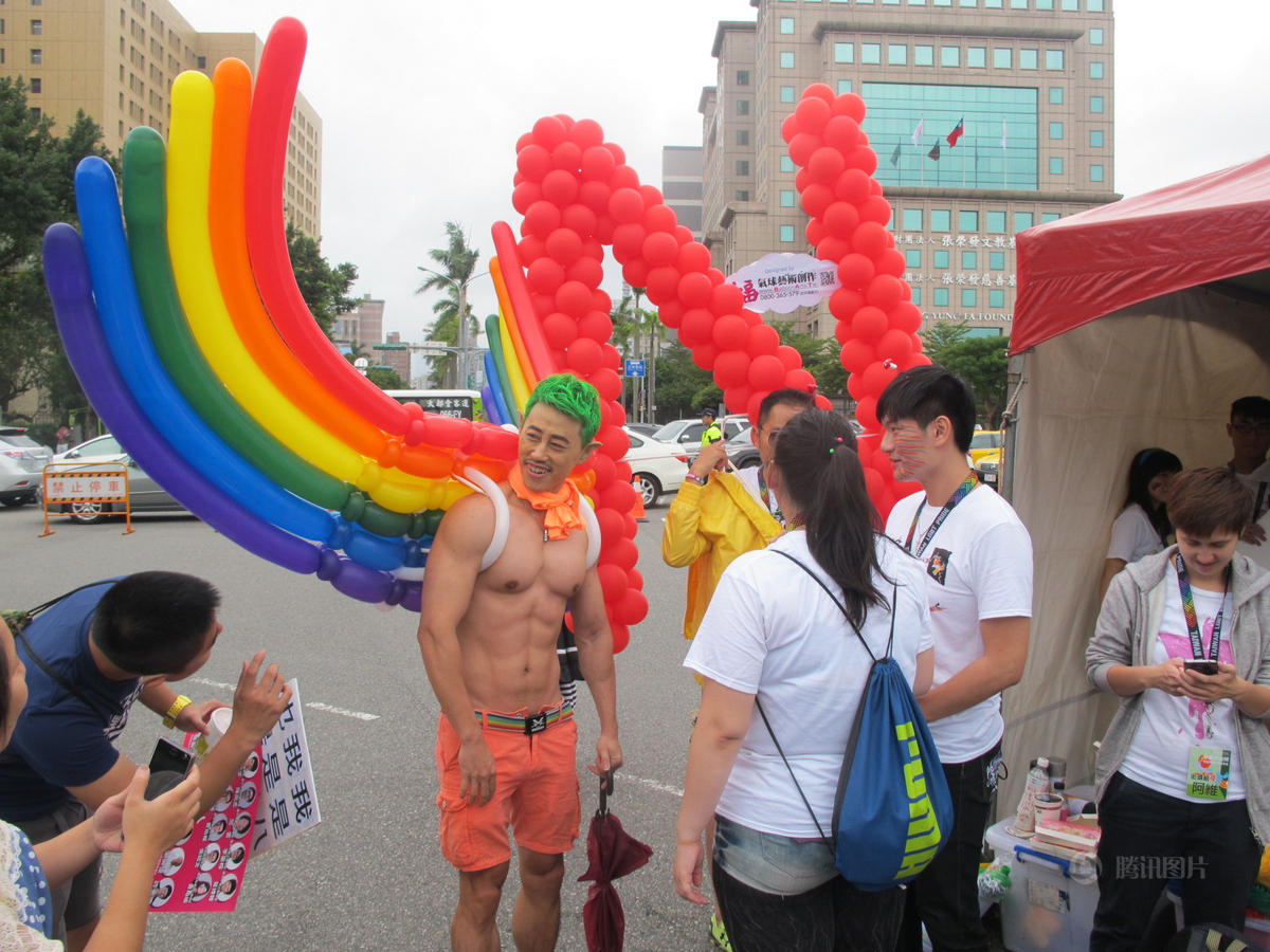 内地2千“同志”参加台湾同性恋大游行