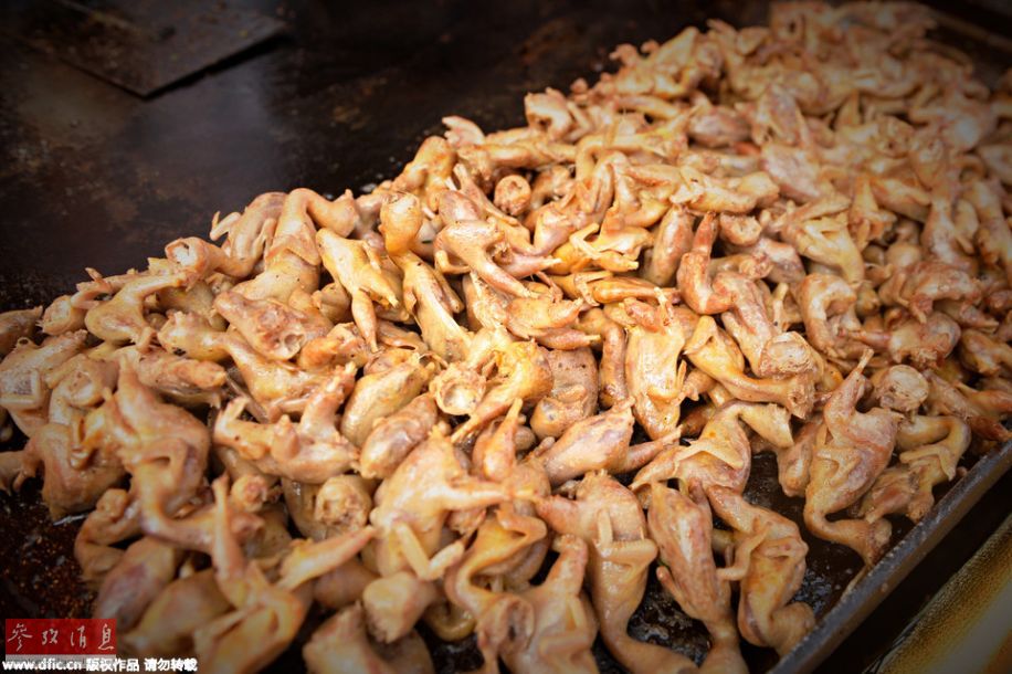 佛山美食节：重口味“水蟑螂”挑战味蕾极限