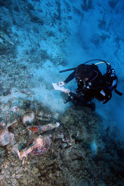 希腊小岛发现22只古沉船：内藏珍贵古文物