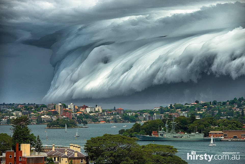 暴风雨横扫悉尼 巨大雷雨云来势汹汹