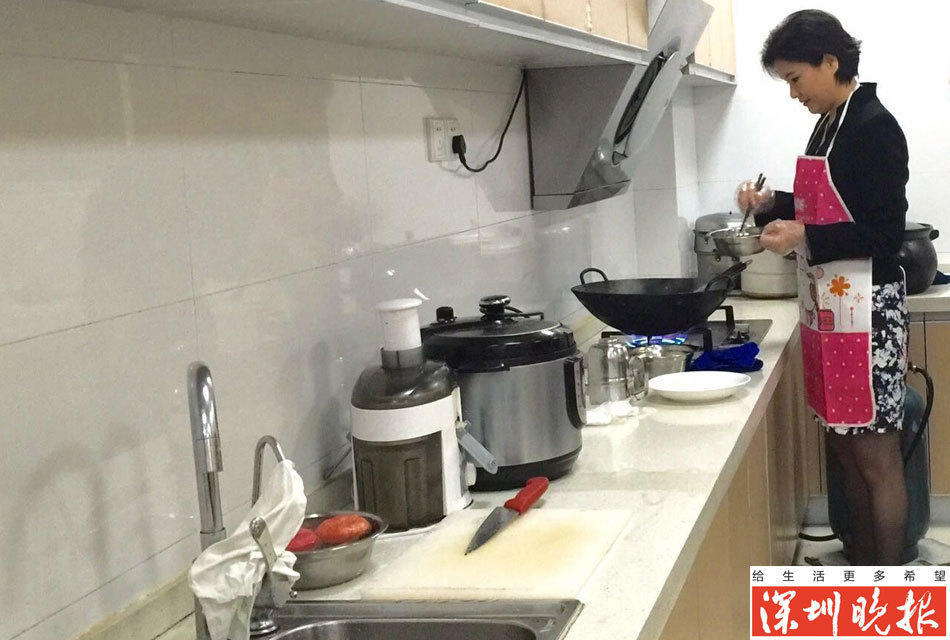 中国女首富周群飞在家做饭照片曝光 - 新闻频道 - 黔南在线-黔南论坛