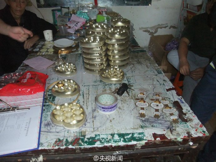 网店喜糖藏猫腻 过期超一年