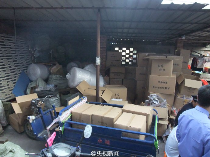 网店喜糖藏猫腻 过期超一年