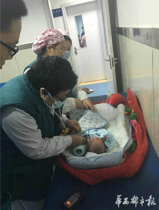 火车上婴儿哭闹女子不哄不喂奶 乘客报警求助