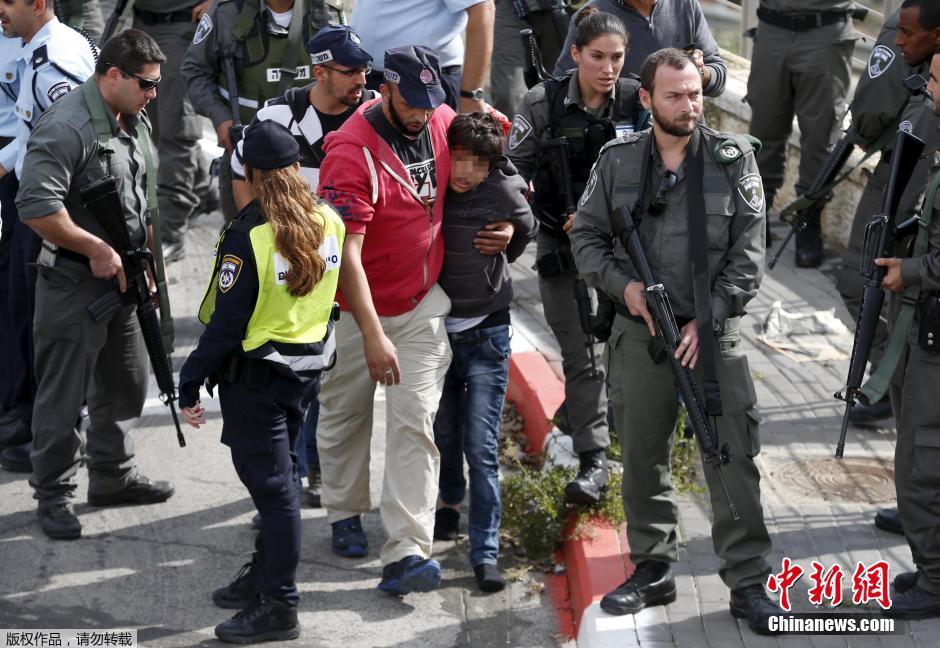 巴勒斯坦男孩持刀袭击以色列士兵被捕