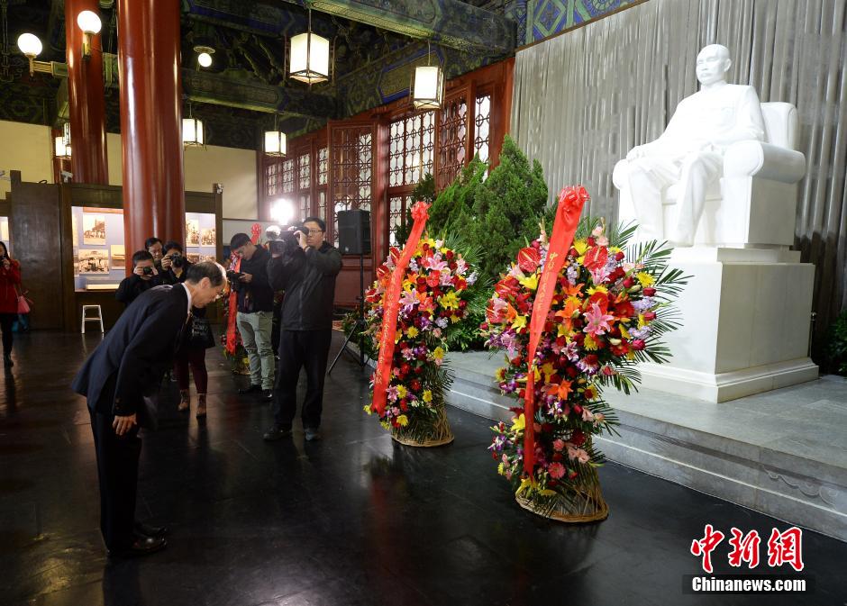 纪念孙中山诞辰149周年 各界人士拜谒中山陵