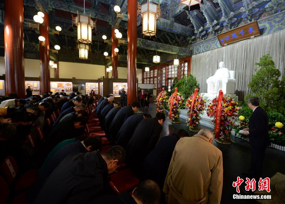 纪念孙中山诞辰149周年 各界人士拜谒中山陵